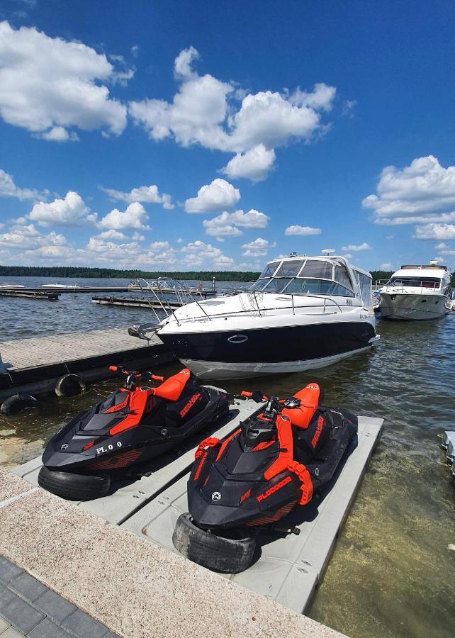 Marina Apartments And Jet Ski Августів Екстер'єр фото